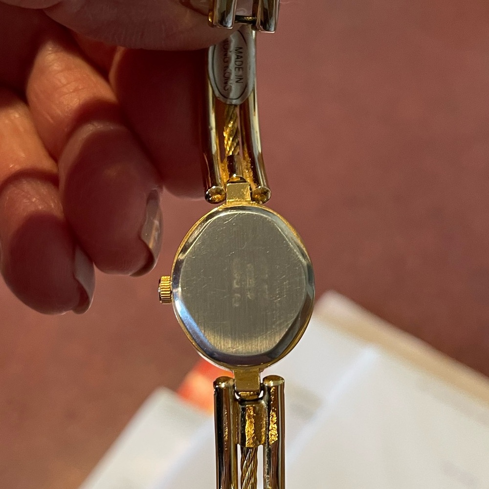 Ladies Quartz Watch, Two-Tone, Adjustable - Picture 6 of 7